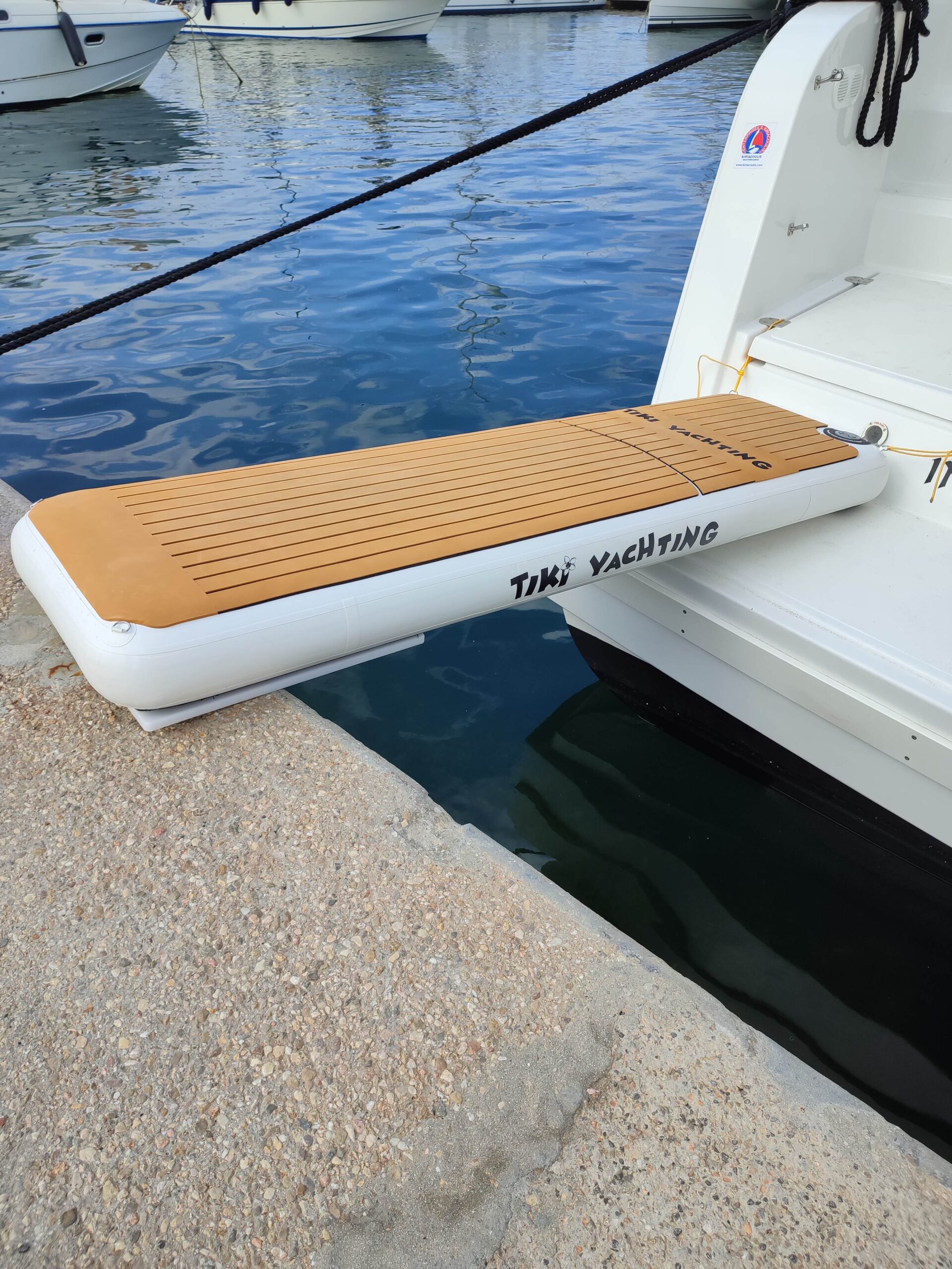 Tiki Yachting Passerelle Acc S Bord